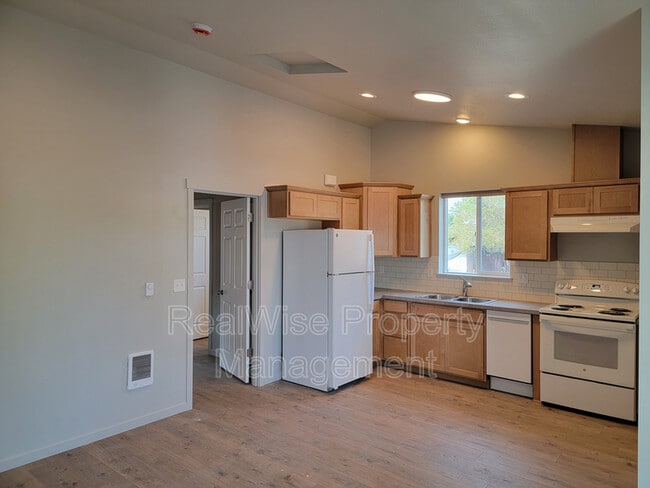 Foto del edificio - 407 SW 11th St