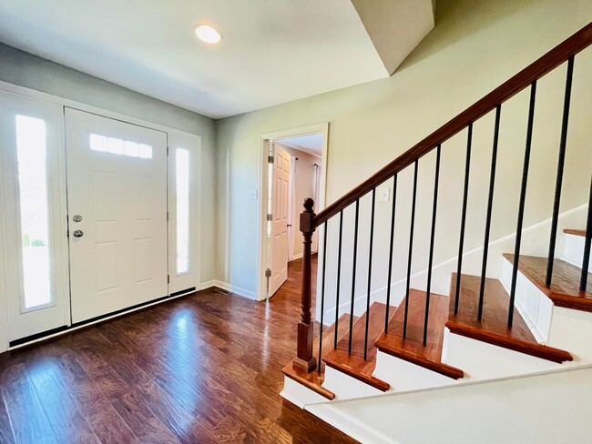 Photo - 223 Raintree Ln House