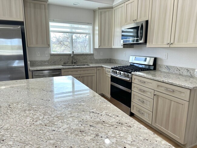 Building Photo - 3+2 with office Looking for a mountain retreat?