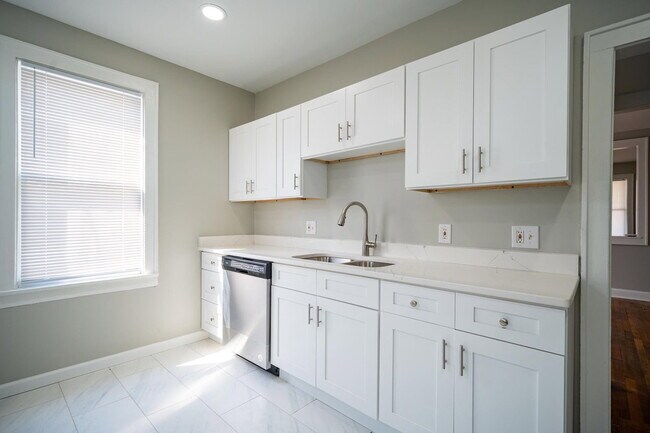 Foto del edificio - 73 E Markison Ave