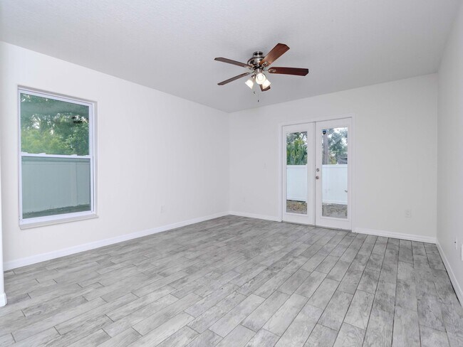 Building Photo - Charming 3-Bedroom, 2-Bathroom Home in South Tampa – Perfect Location!