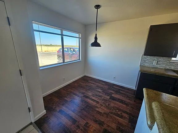 Foto del edificio - Charming 2-Bedroom Retreat with Spacious Layout in Corning, CA!