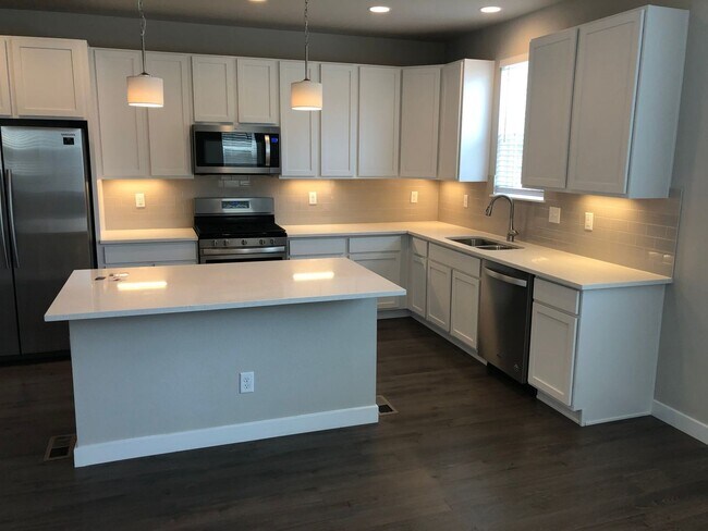 Building Photo - 3 Bedroom Single Family Home near Iliff St...