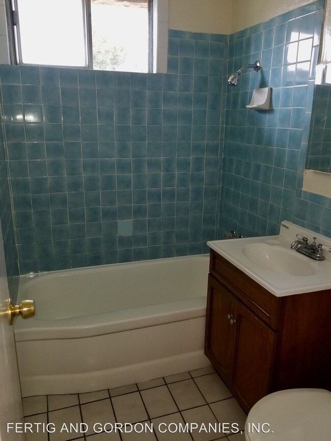 Building Photo - 2750-2750 Leafdale Ave