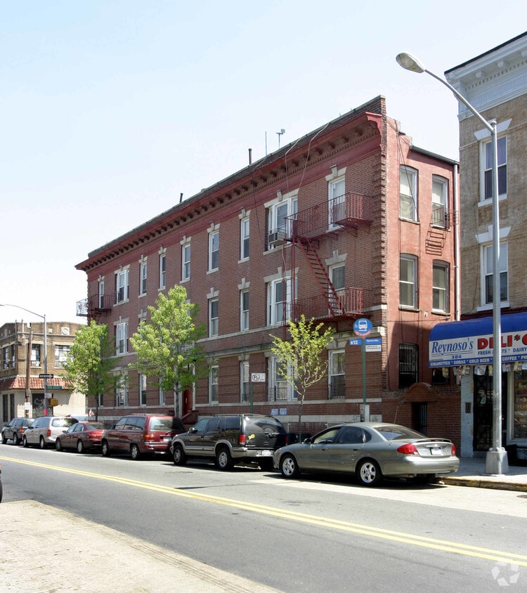 Liberty Arts Academy Flushing 10000 Noches