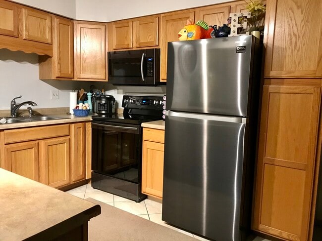 Foto del edificio - 3017 W Heritage Dr