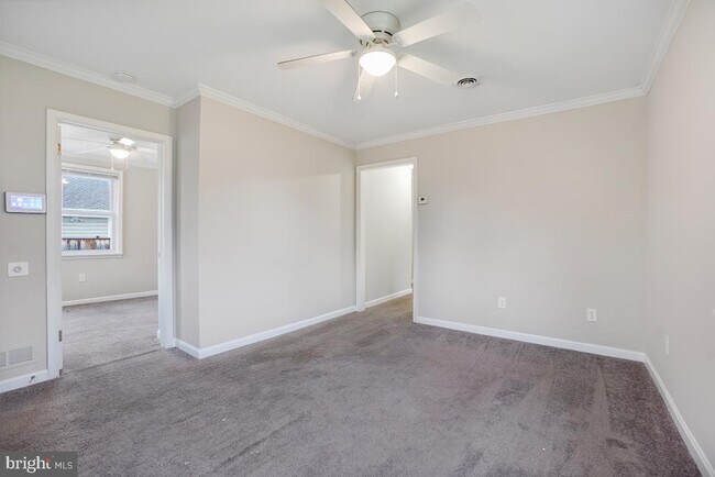 Foto del edificio - 5446 Addison Rd