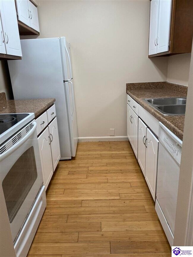 Building Photo - 505 Independence Ct