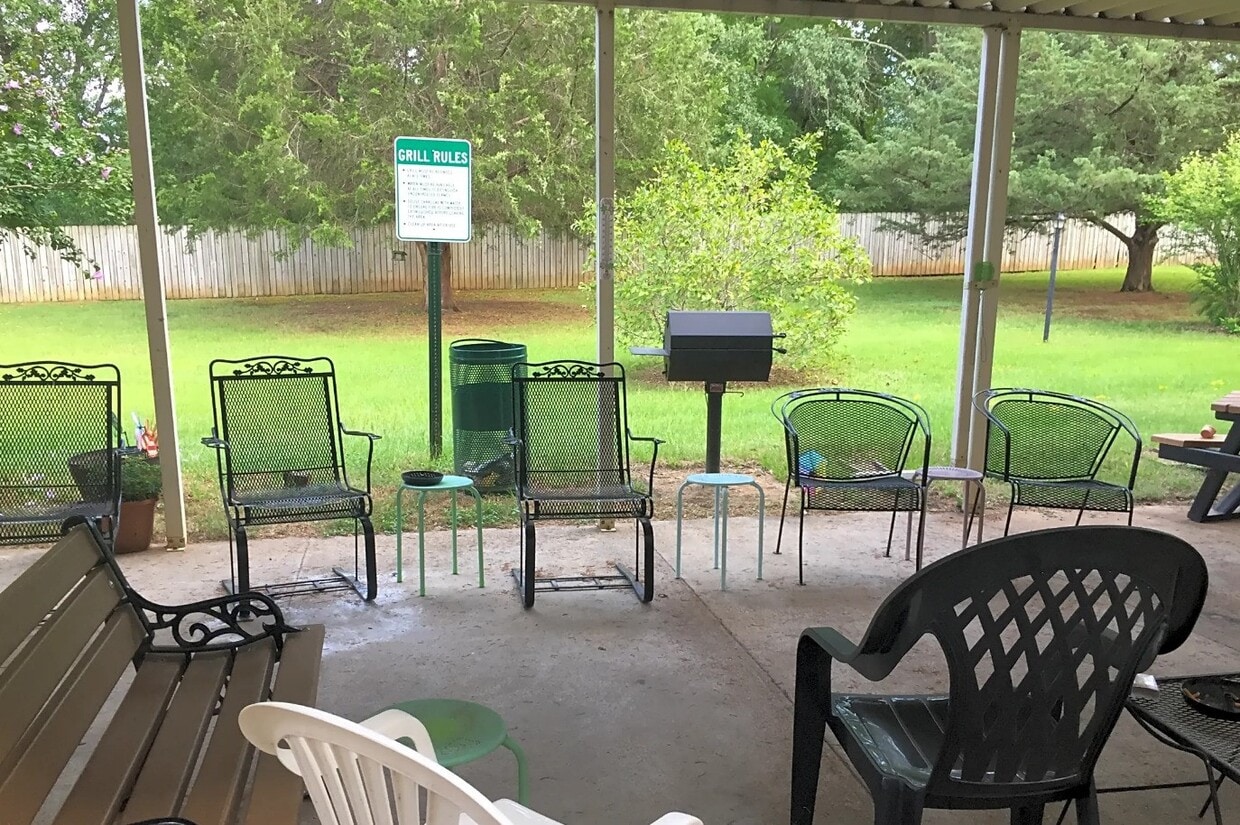 Building Photo - 122 Kickapoo St