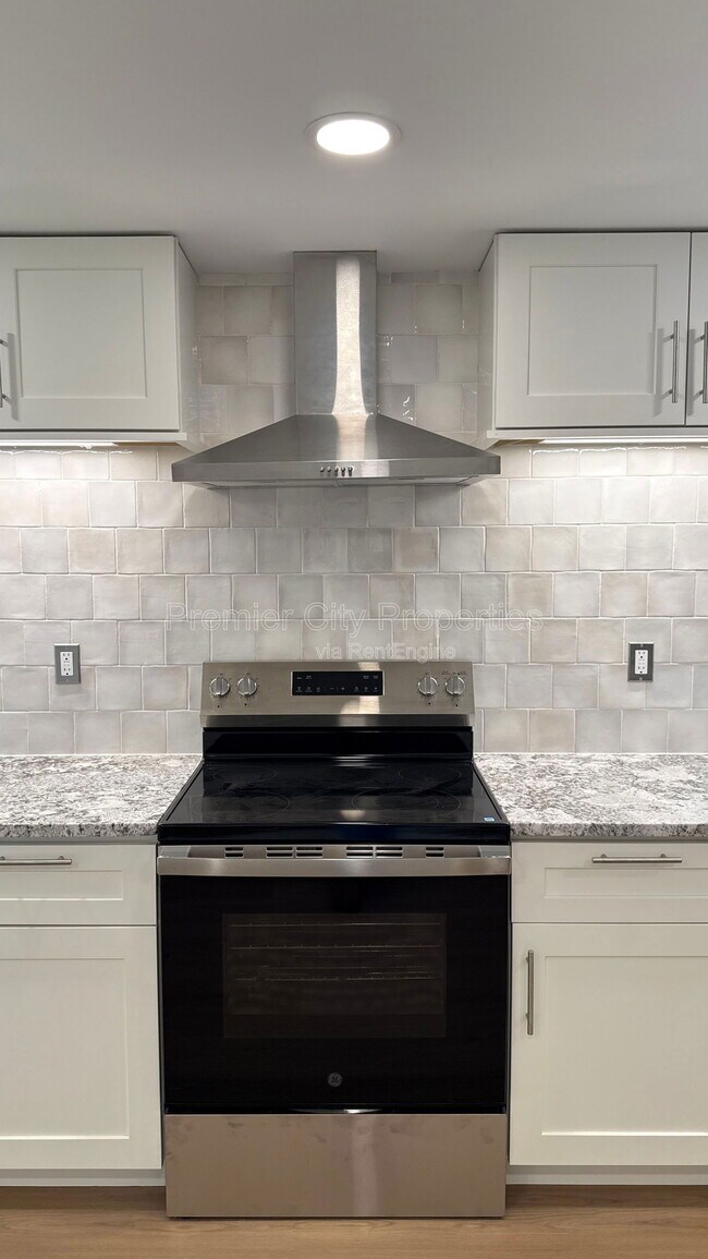 Foto del edificio - 240 Mcgregor Ave