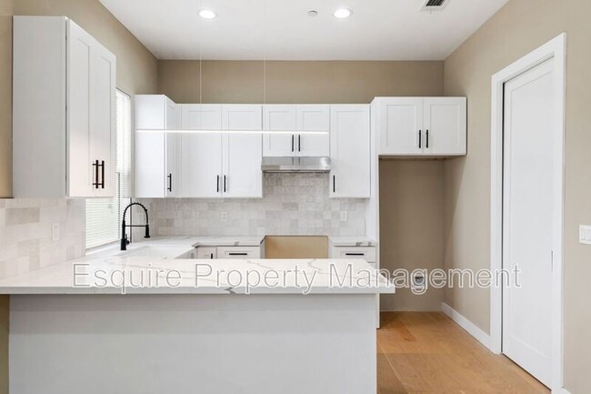 Building Photo - 549 Carty Dr