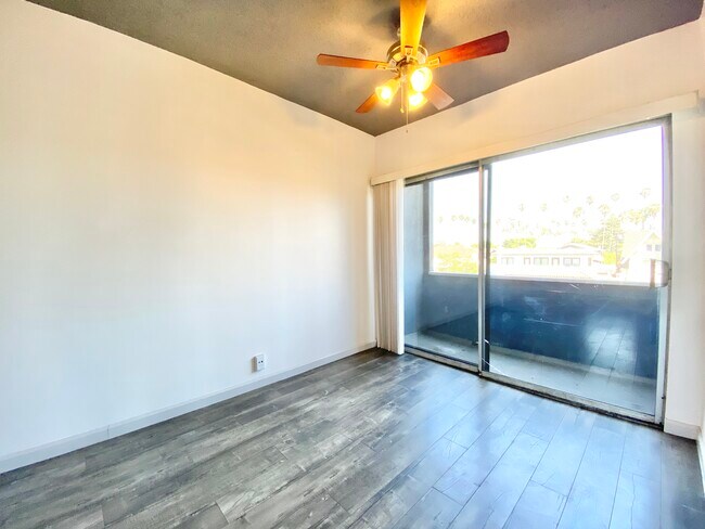 Foto del edificio - 1821 Crenshaw Blvd
