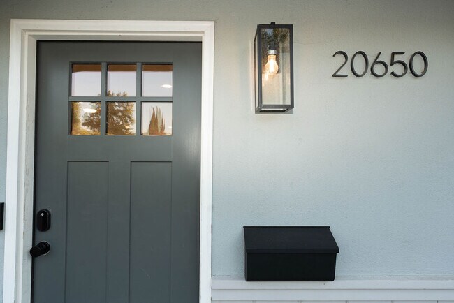 Foto del edificio - 20650 Leadwell St