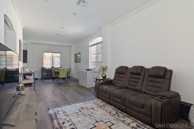 Building Photo - Chula Vista - Adorable 3 Bedroom 3 Bath To...