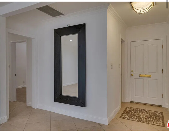 Building Photo - 4833 Alcove Ave