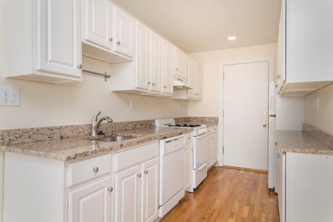 Building Photo - 134 Highland Ave