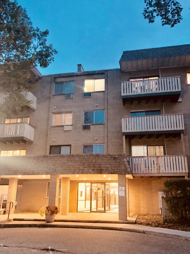 290 N Westgate Rd Unit 409, Mount Prospect, IL 60056 Condo for Rent