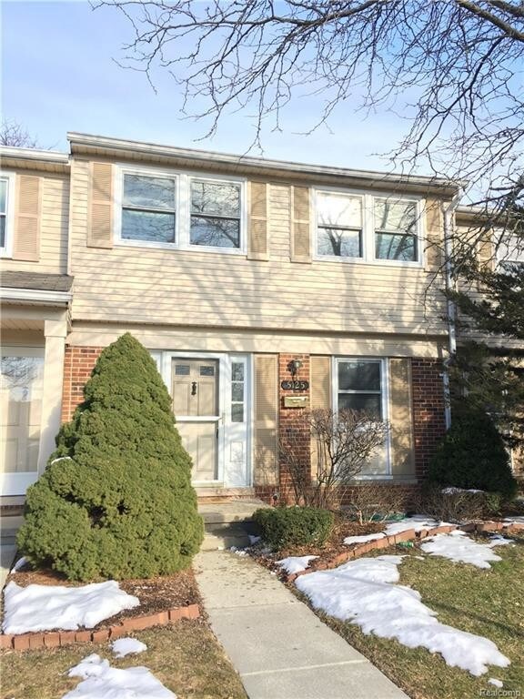 Foto del edificio - 5125 Buckingham Pl Dr