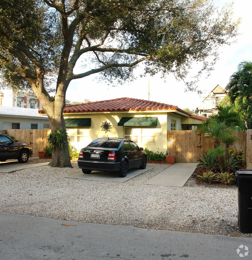 Foto principal - 1107 N Victoria Park Rd