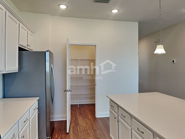 Building Photo - 1020 Summer Stone Loop