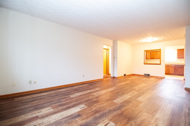 Building Photo - 3036 Carskaddon Ave