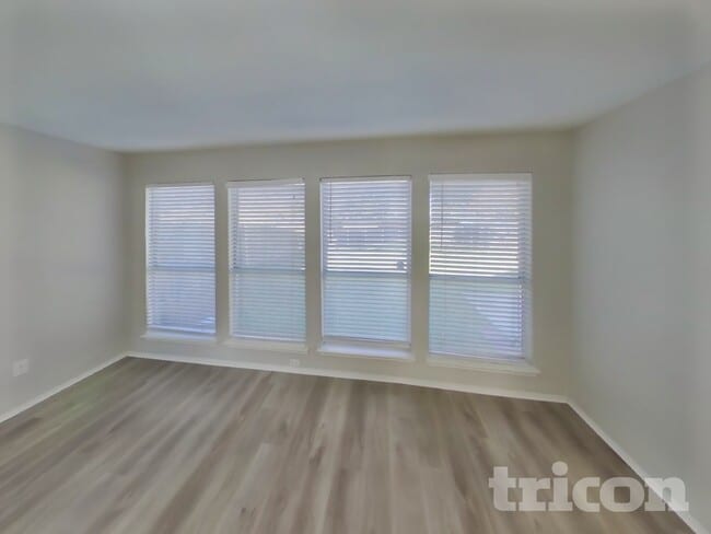 Building Photo - 1701 Pecan View Dr