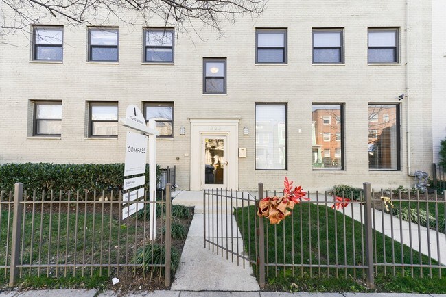 Foto del edificio - 1323 K St SE