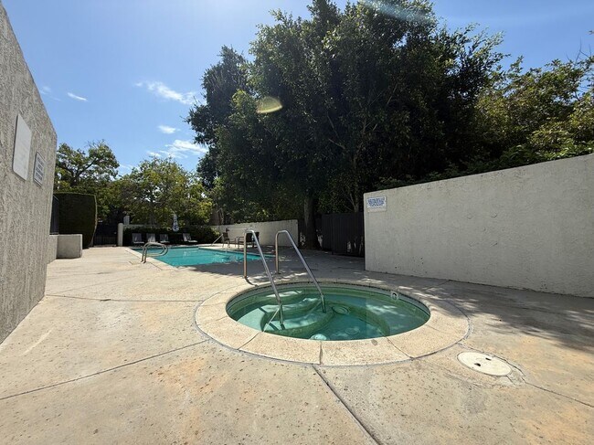 Building Photo - 314 Monterey Rd