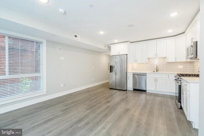 Building Photo - 1309 S 52nd St