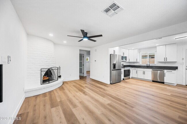 Building Photo - 3518 E Montecito Ave
