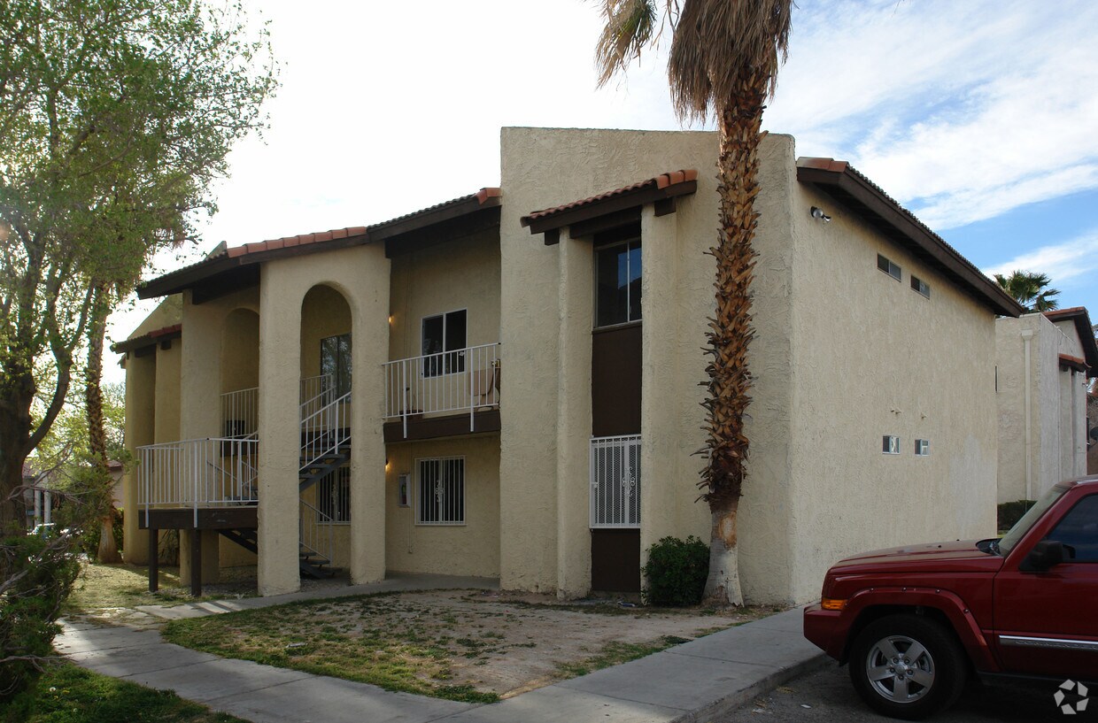 Primary Photo - 3639 Van Dyke Ave