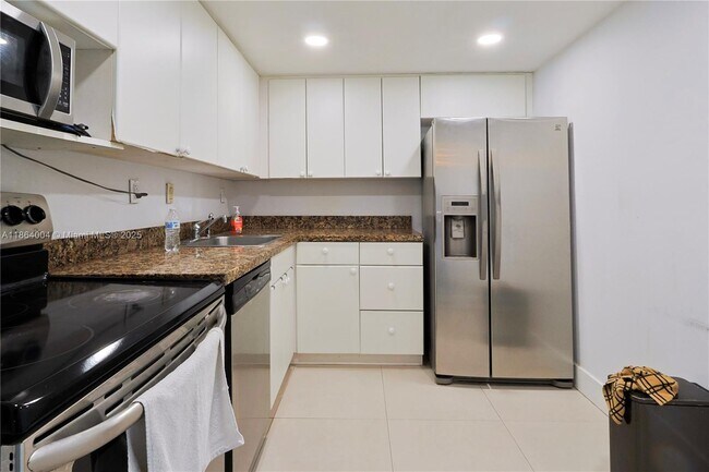 Foto del edificio - 3701 N Country Club Dr