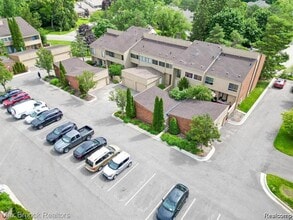 Building Photo - 7422 Azalea Ct
