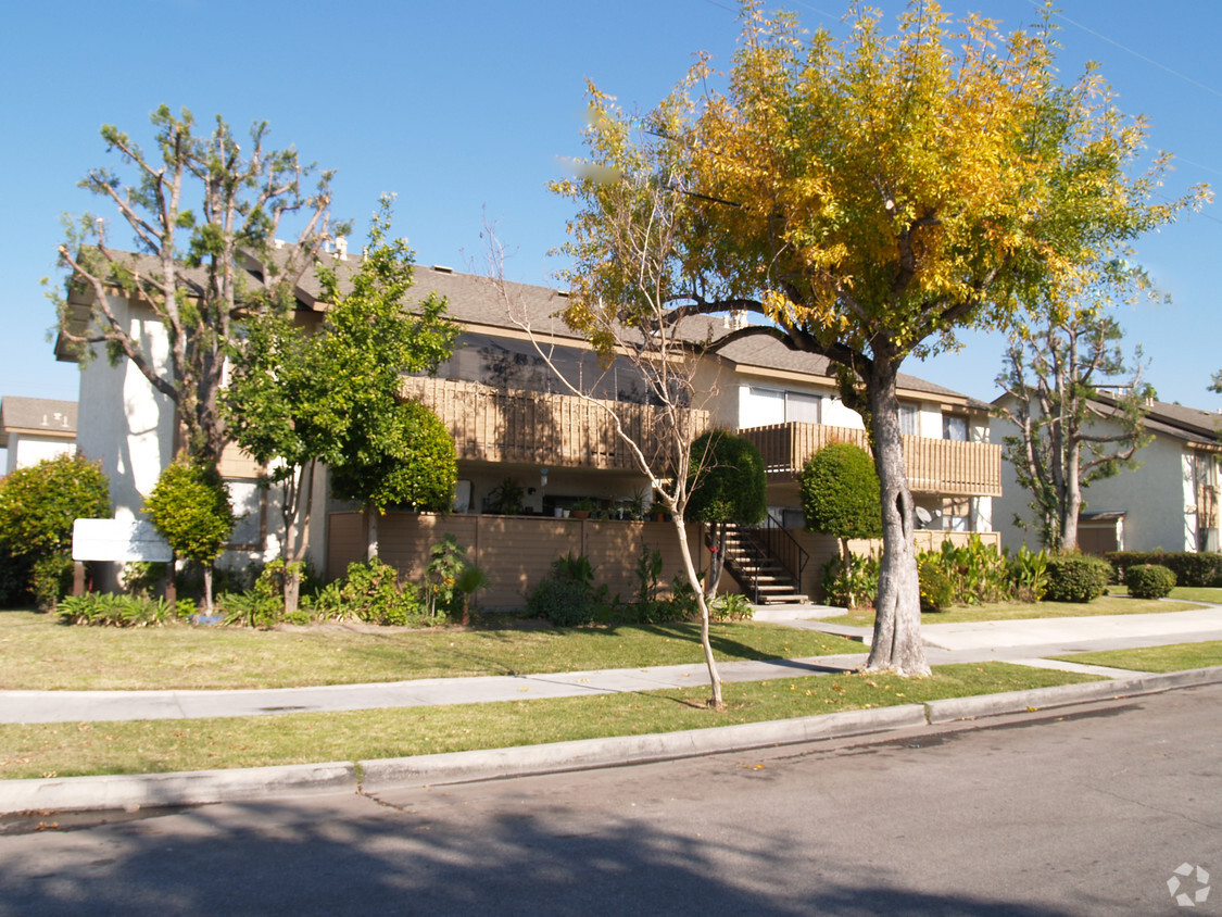 Building Photo - Franklin Luxury Apartments