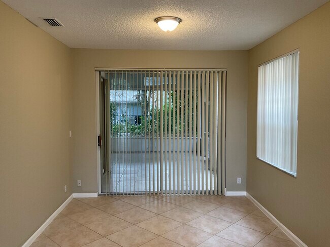 Foto del edificio - 5328 NW 106th Dr
