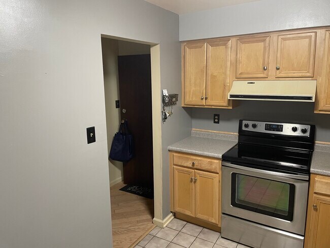 Building Photo - 551 Sloop Rd