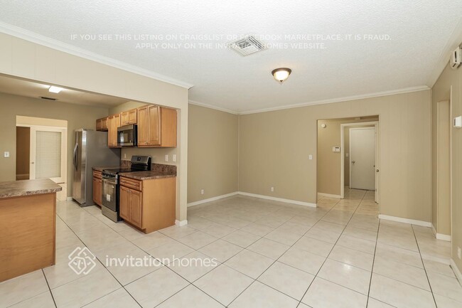 Building Photo - 321 Canterbury Dr W