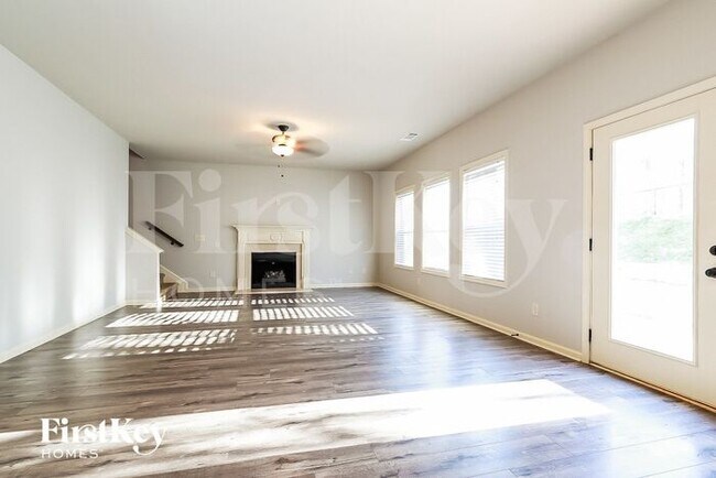 Building Photo - 47 Amherst Dr