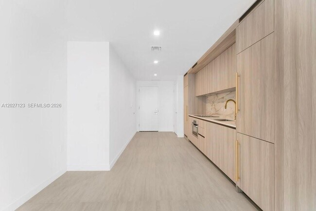 Foto del edificio - 77 SE 5th St