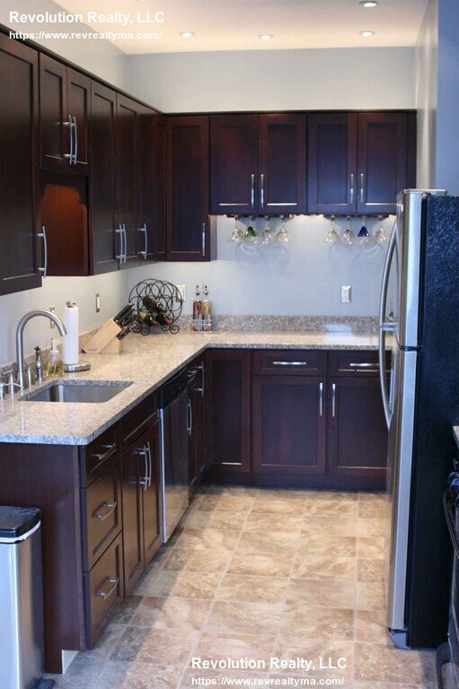Building Photo - 394 Riverway