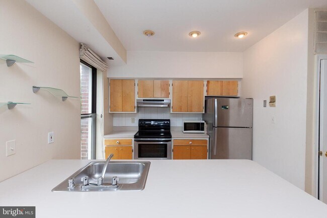 Building Photo - 1822 Vernon St NW