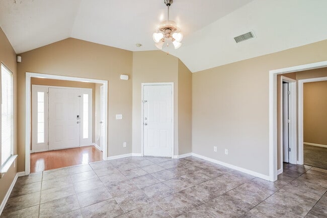 Building Photo - 302 Sarna Dr