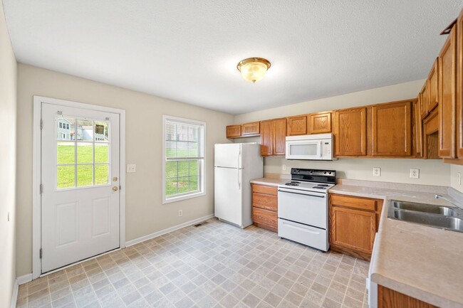Building Photo - Kingsbury Drive-936A