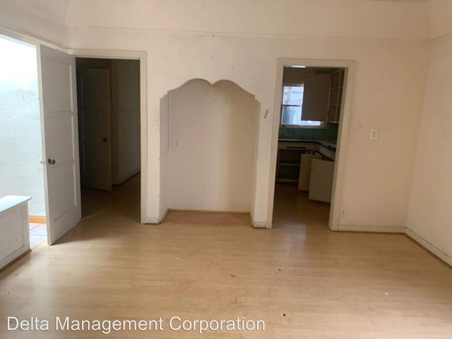 Building Photo - 4607-4633 Crenshaw Blvd