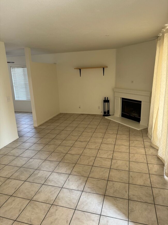 Foto del edificio - Downtown Brea Townhome