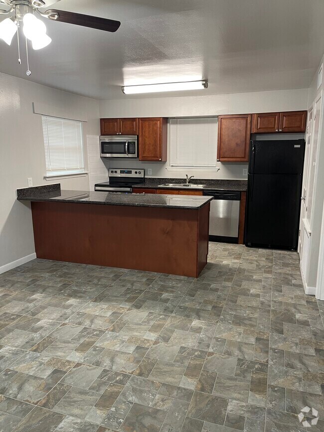 Building Photo - 2525 Annunciation St