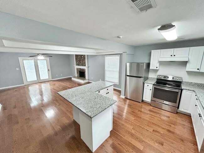 Building Photo - Spacious 2 BR/2.5 BA Townhome in Marietta ...