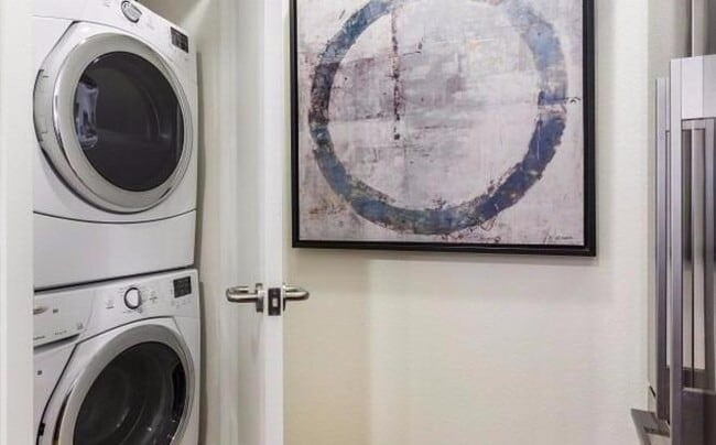 Washer Dryer - 555 Bartlett St