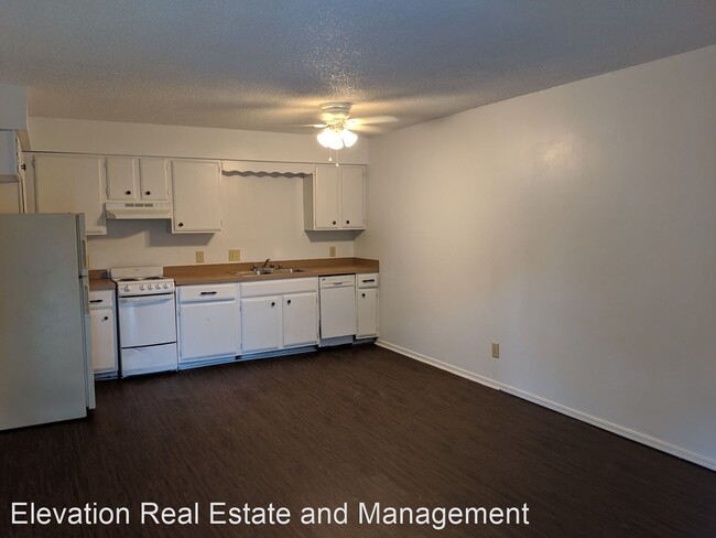 Building Photo - 1 br, 1 bath Apartment - 650 W. Poplar Street