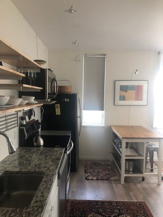 Building Photo - 1BR/1BA Condo Available Now!!  Fully Furni...